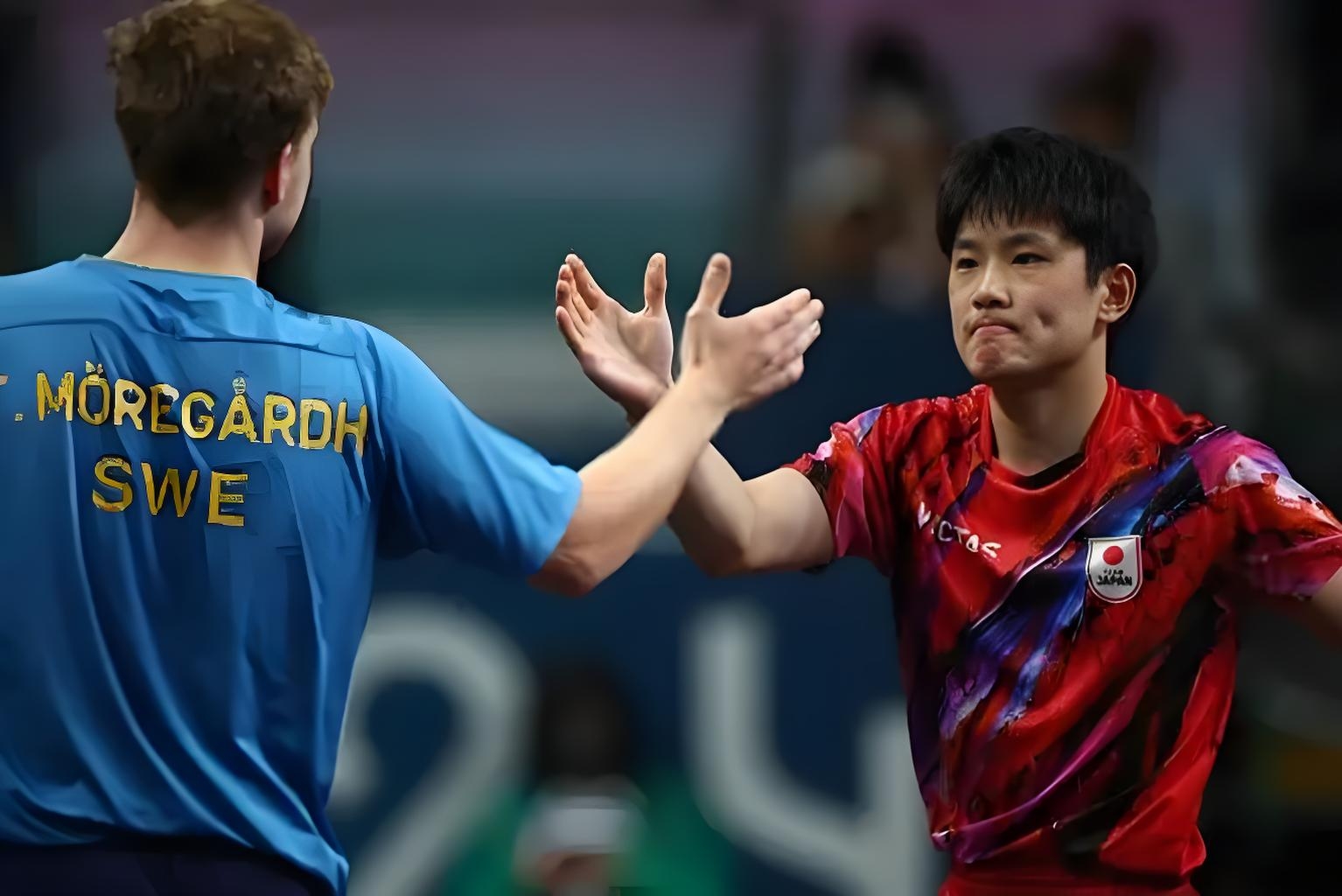 瑞典队鏖战中国队,张本智和点燃赛场 瑞典队鏖战中国队,张本智和点燃赛场