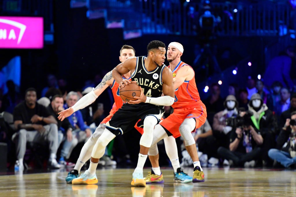 雄鹿完胜四川队,杜兰特关键制胜 雄鹿完胜四川队,杜兰特关键制胜