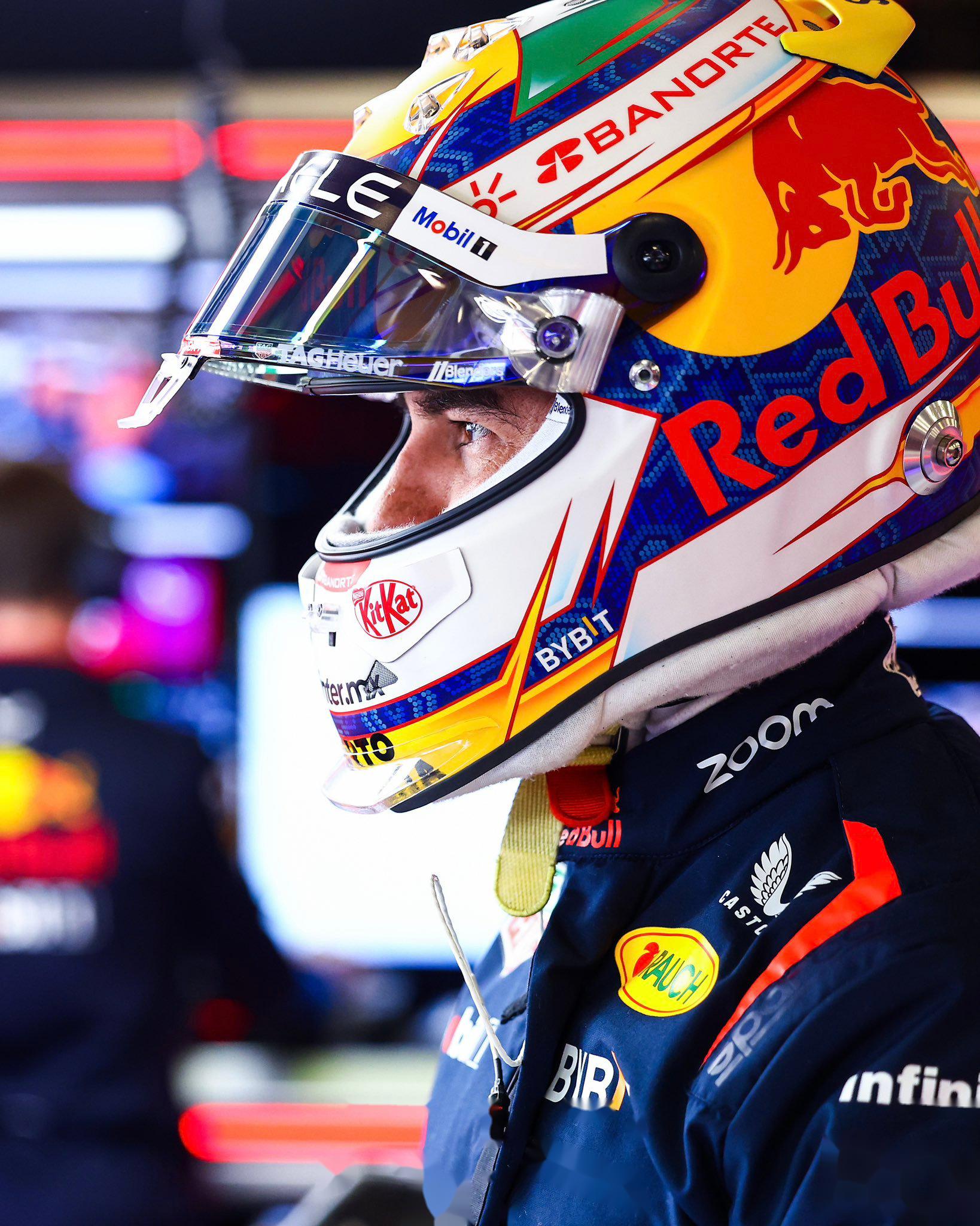 梅赛德斯力克红牛车队，佩雷兹点燃赛场