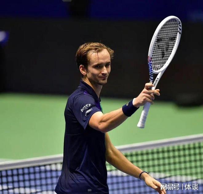 法网翻盘戴维斯杯，梅德韦杰夫扛起全队