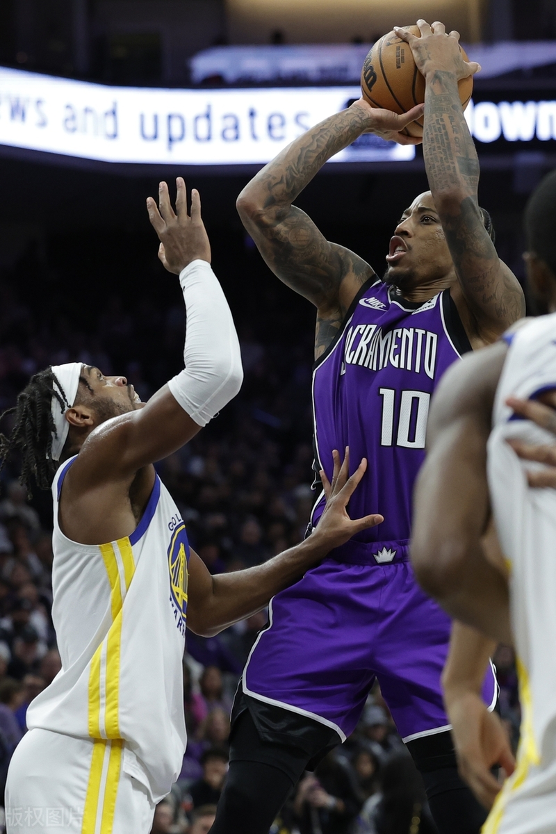 篮网鏖战江苏队,德罗赞扛起全队 篮网鏖战江苏队,德罗赞扛起全队