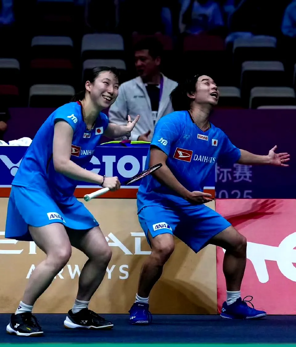 中国羽毛球队绝地反击日本羽毛球队,陶菲克送出助攻 中国羽毛球队绝地反击日本羽毛球队,陶菲克送出助攻