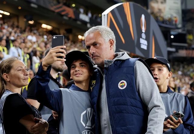 欧洲预选赛十六强争霸，谁能笑到最后？