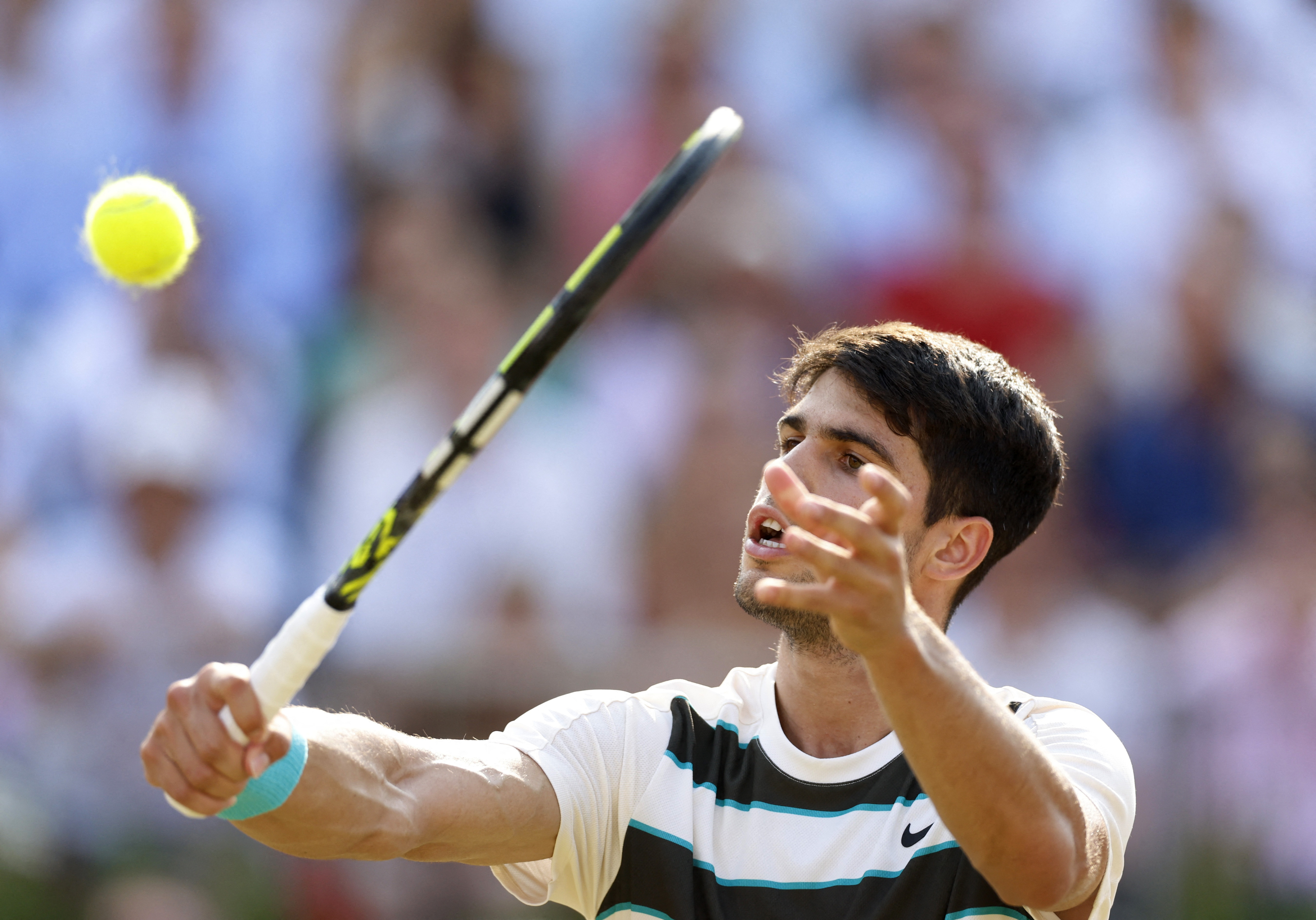 英国网球队险胜意大利网球队,阿尔卡拉斯惊艳世界 英国网球队险胜意大利网球队,阿尔卡拉斯惊艳世界