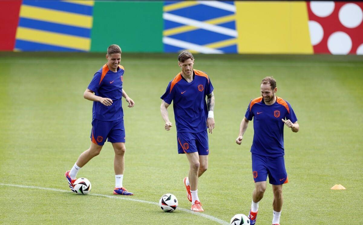 罗马尼亚不敌捷克,惨遭淘汰欧洲杯 罗马尼亚不敌捷克,惨遭淘汰欧洲杯