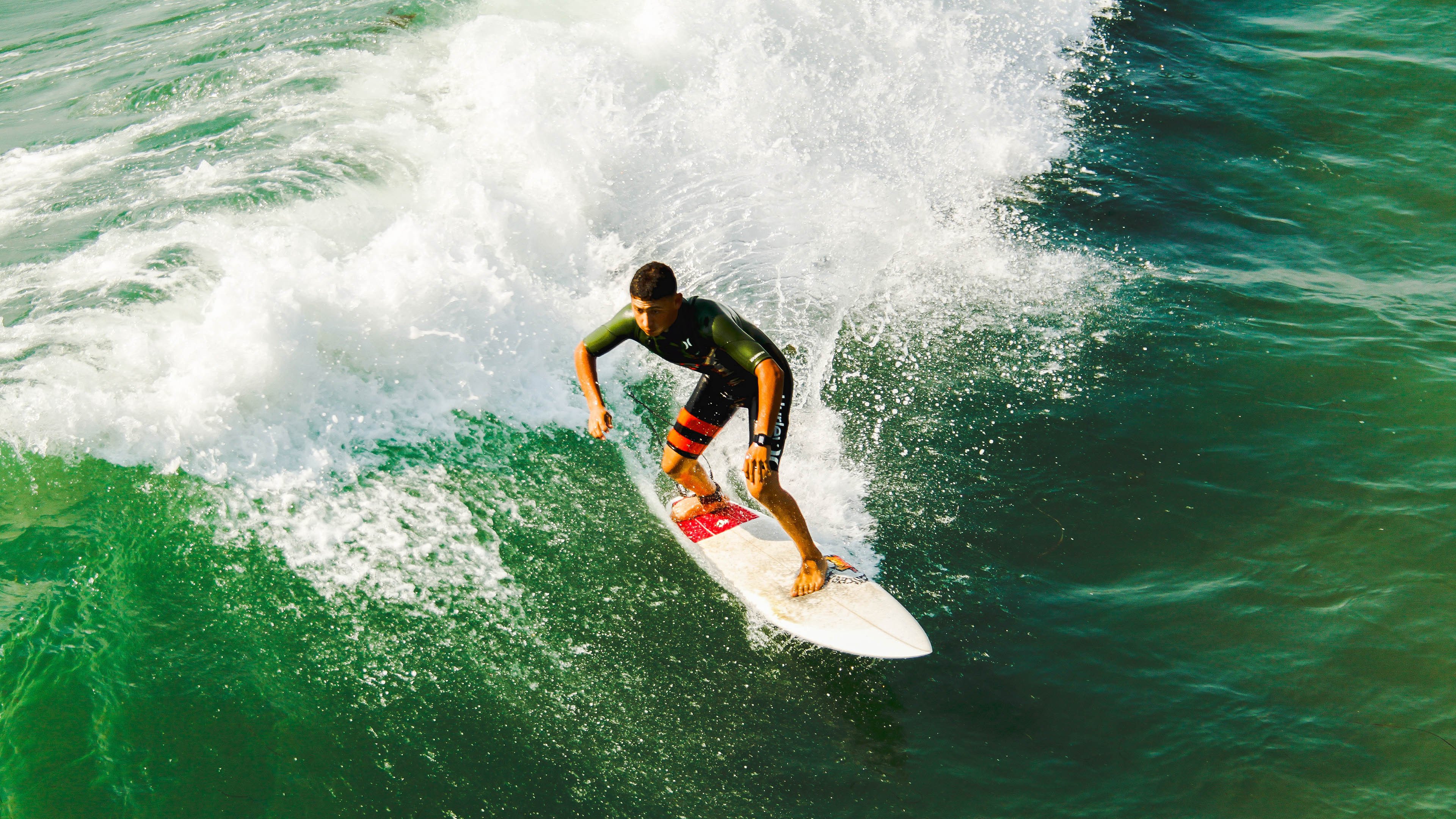 绿茵场上的争冠烽火,篮球馆内的终结时刻—德甲焦点战与热火逆转独行侠的双重奏