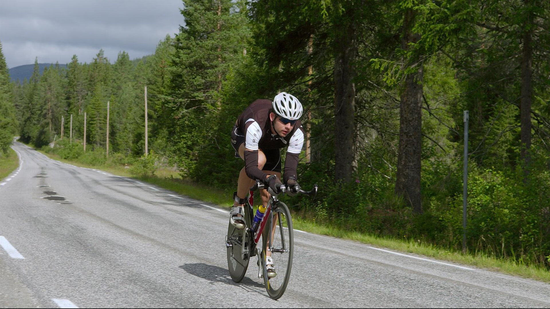 赛道上的东方奇迹,F1新赛季揭幕战,中国车手斩落尼斯传奇