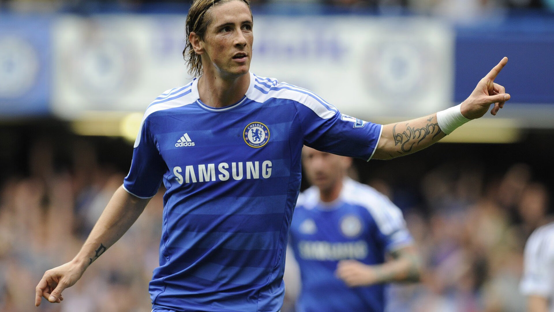 赛道之外的碾压，当F1争冠焦点战遇上洪都拉斯与伊朗的足球碰撞